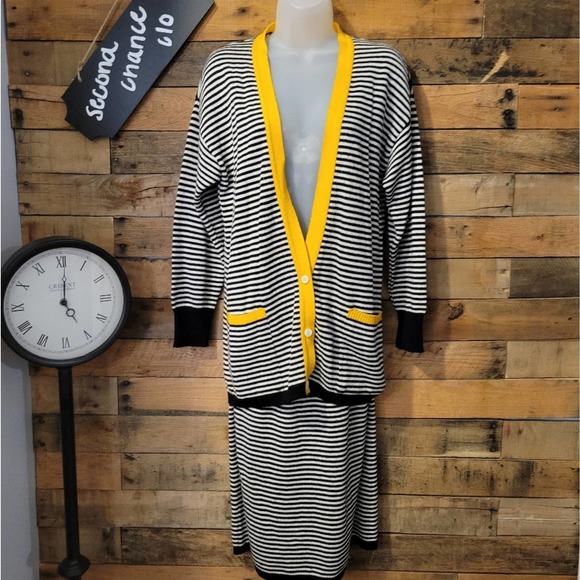 Liz claiborne vintage women's two piece sweater jacket and skirt size small - Picture 1 of 13